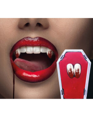 Blutige Vampirzähne