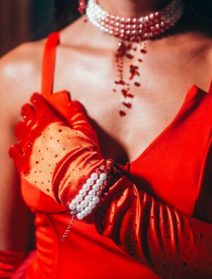 Kostümzubehör Armband Perlen blutig weiß/rot